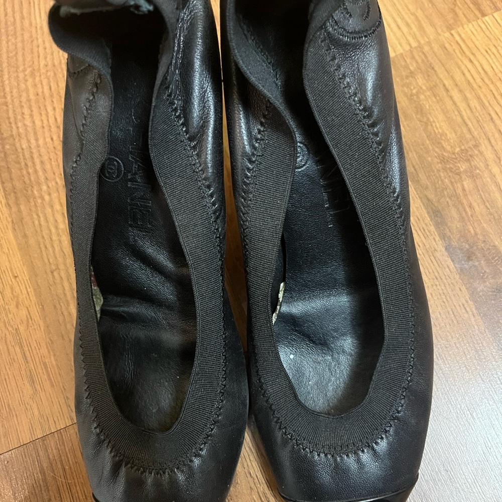Authentic Chanel pumps size 36